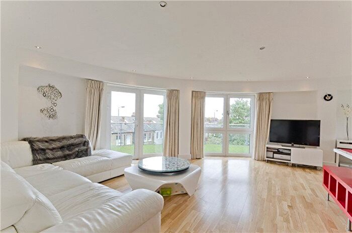 2 Bedroom Flat To Rent In Mercury Mansions, Dryburgh Road, Putney, London, SW15