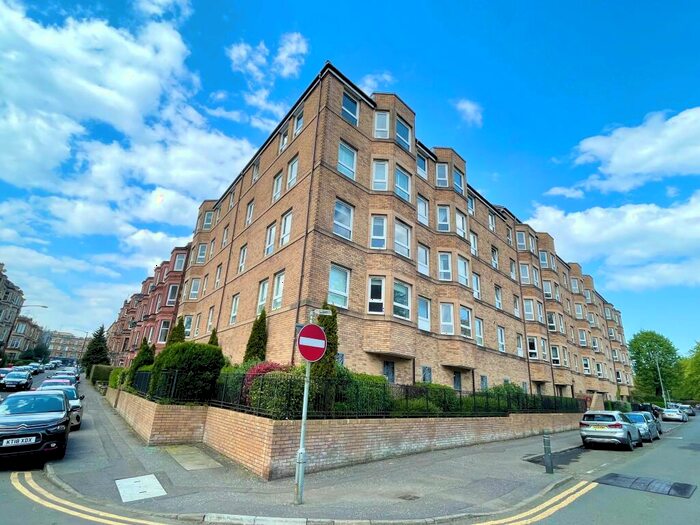 3 Bedroom Flat To Rent In Skirving Street, Shawlands, G41