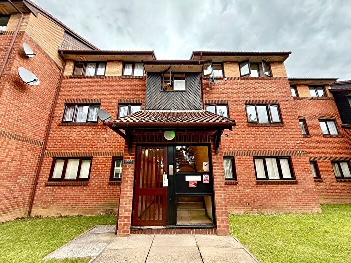 2 Bedroom Flat For Sale In Pavilion Way, Edgware, Middlesex, HA8