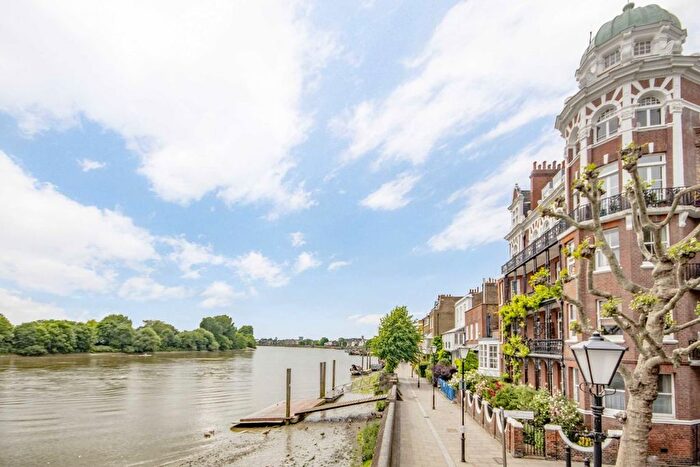 3 Bedroom Flat To Rent In Hammersmith Bridge Road, Hammersmith, W6