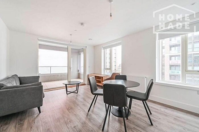 2 Bedroom Flat To Rent In Nautilus Apartments, E16