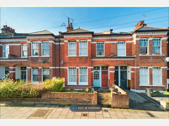 3 Bedroom Maisonette To Rent In Mantilla Road, London, SW17