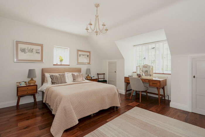 4 Bedroom Detached House For Sale In Manor Wood Road, Purley, Surrey, CR8