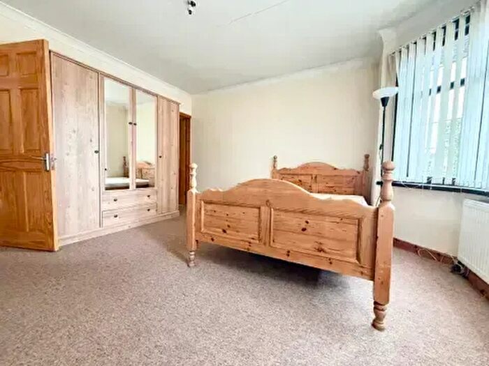 5 Bedroom Semi-Detached House To Rent In Halfway Avenue, LU4