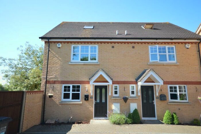 3 Bedroom Semi-Detached House To Rent In Cob Lane Close, Digswell, AL6