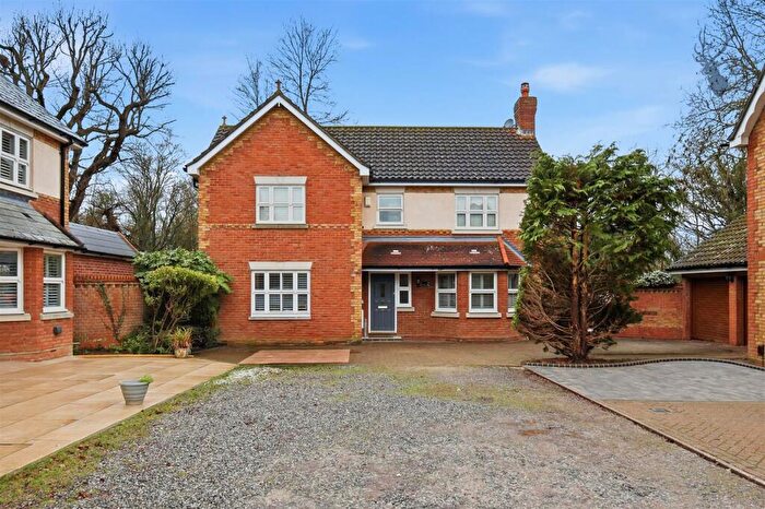 4 Bedroom Detached House To Rent In Whitehall Lane, Buckhurst Hill, IG9