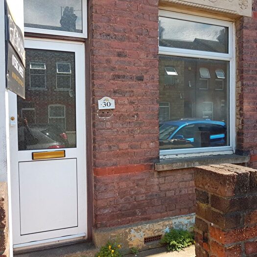 2 Bedroom Terraced House To Rent In Granville Road, Luton, Bedfordshire, LU1