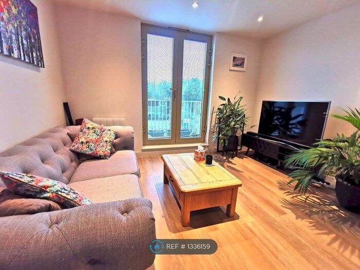 2 Bedroom Flat To Rent In Mill Bay Lane, Horsham, RH12