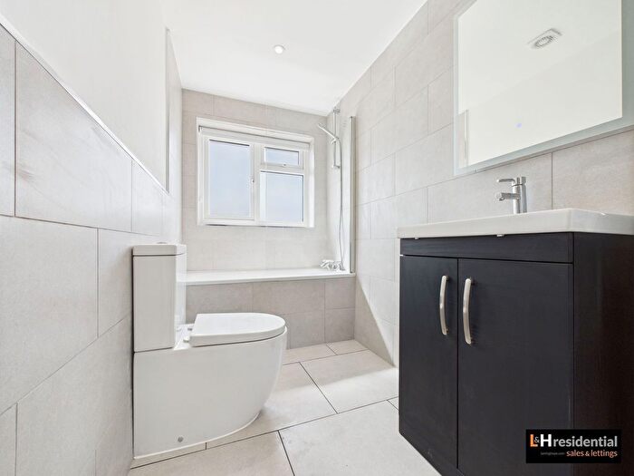 3 Bedroom Flat To Rent In Stratfield Road, Borehamwood, WD6