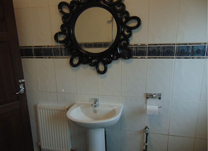 3 Bedroom Semi-Detached House For Sale In Dialstone Lane, Stockport, SK2