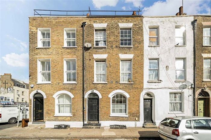 2 Bedroom Flat For Sale In Mount Terrace, London, E1