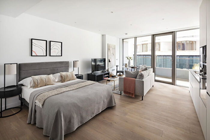 Apartment To Rent In Water Street, London, E14
