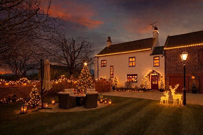 4 Bedroom Property For Sale In Doncaster Road, Whitley, DN14