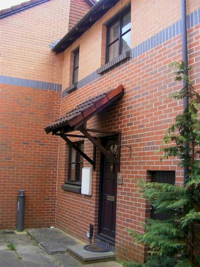 2 Bedroom Terraced House To Rent In Farm Hill, Exeter, EX4