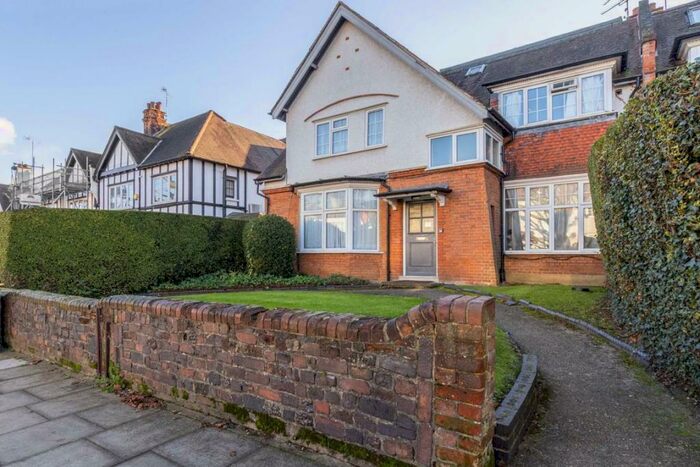 Flat To Rent In Arden Road, London, N3