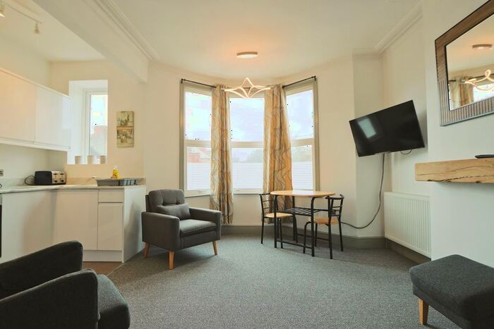 2 Bedroom Flat To Rent In Winchester Road, Bristol, BS4
