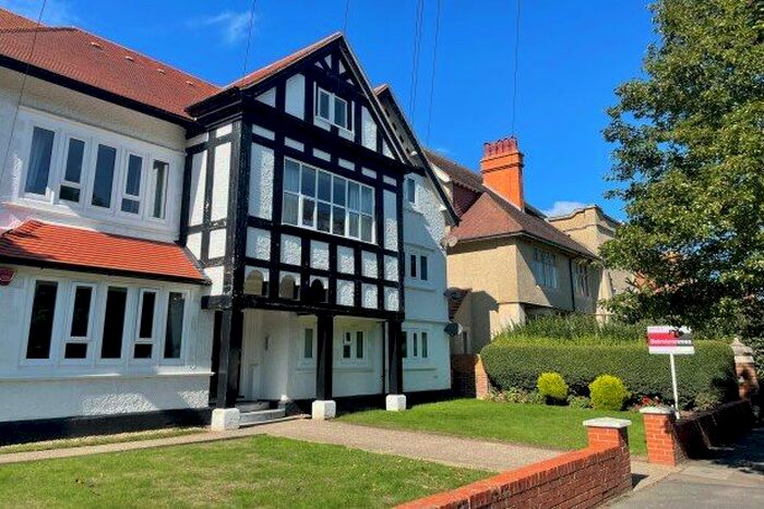 2 Bedroom Flat To Rent In Grimston Avenue, Folkestone, CT20