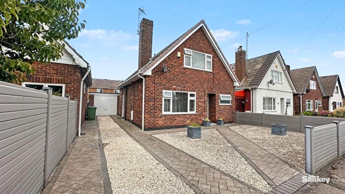 2 Bedroom Detached Bungalow For Sale In Farmcroft Road, Mansfield Woodhouse, NG19