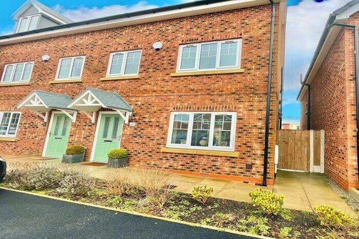 3 Bedroom Semi-Detached House To Rent In Perseverance Close, Bolton, BL5