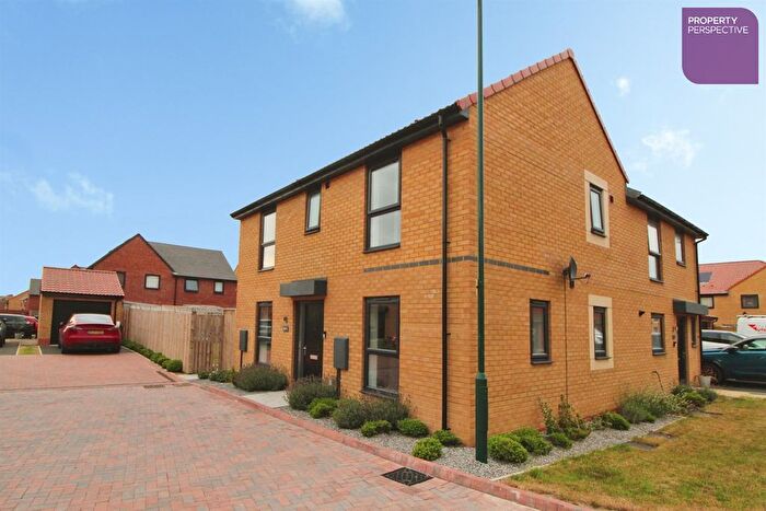 3 Bedroom Semi-Detached House For Sale In Honeysuckle Gardens, TS10