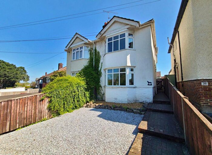 3 Bedroom Semi Detached House For Sale In Spicers Hill, Hounsdown, SO40