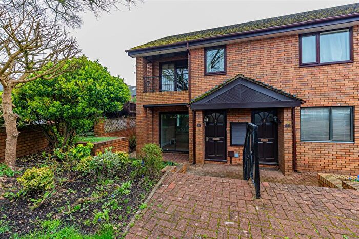 2 Bedroom Flat To Rent In Park End Lane, Cyncoed, CF23