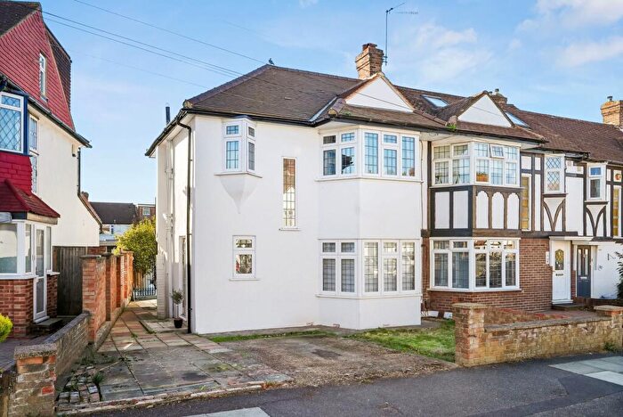 3 Bedroom End Of Terrace House For Sale In Aragon Road, Morden, SM4