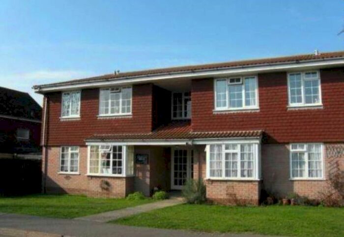 1 Bedroom Flat To Rent In Manor Lane, Selsey, PO20
