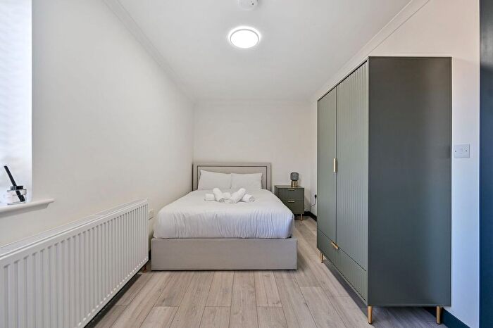 Studio To Rent In Hampton Road, Twickenham, TW2