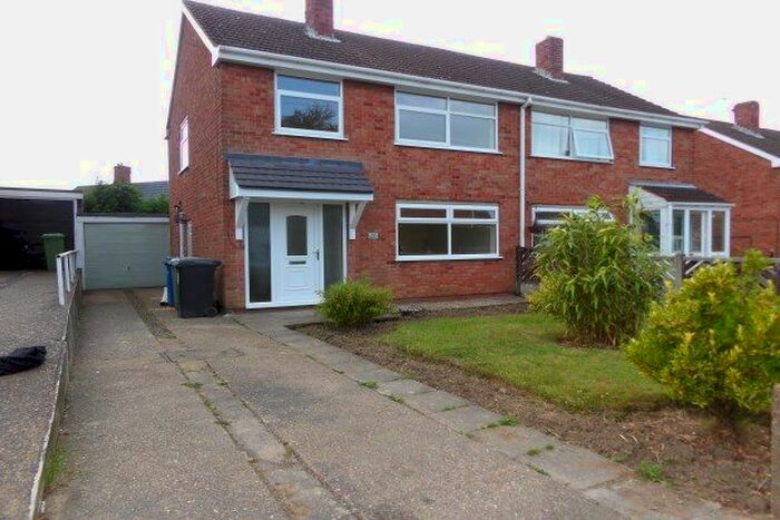 3 Bedroom Semi-Detached House To Rent In Rother Avenue, Chesterfield, S43