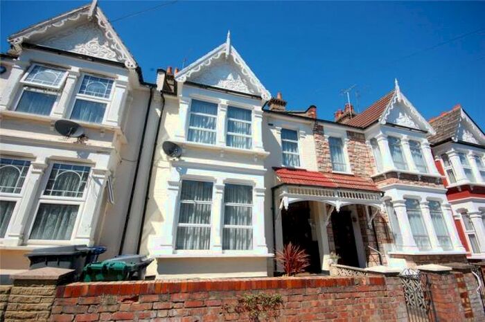 2 Bedroom Flat To Rent In Churchfield Avenue, London, N12