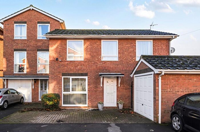 3 Bedroom End Of Terrace House For Sale In Woodend, Bognor Regis, PO21