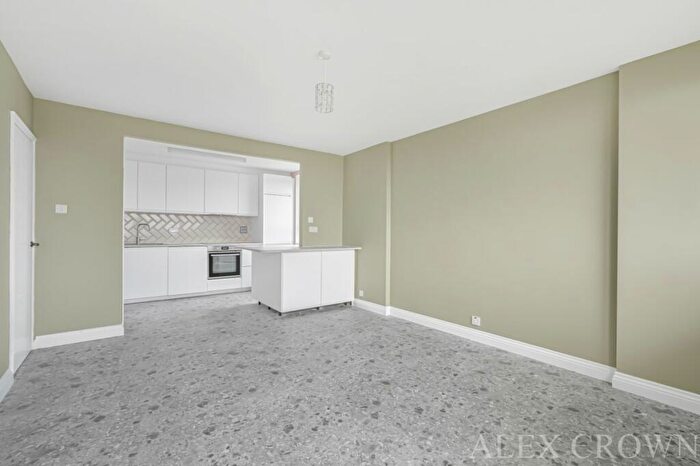 3 Bedroom Flat To Rent In Ingram House, Daling Way, Bow, E3