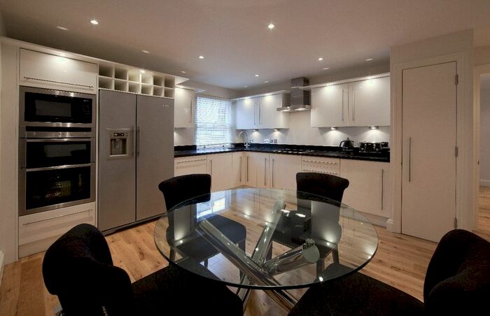 1 Bedroom Town House To Rent In Grosvenor Hill, London, W1K
