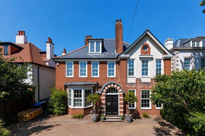 6 Bedroom Detached House For Sale In Kingston Hill, Kingston Upon Thames, KT2