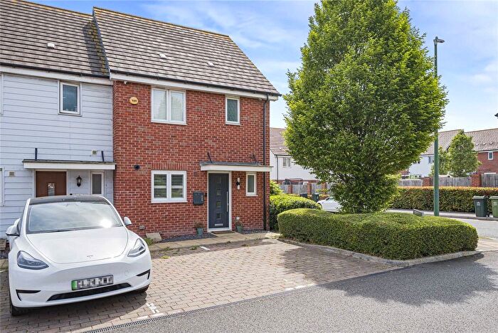 3 Bedroom End Of Terrace House For Sale In Meldon View, Dartford, Kent, DA1