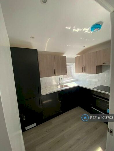 2 Bedroom Flat To Rent In Howson Road, London, SE4