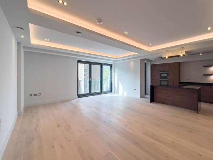 2 Bedroom Flat To Rent In Belford Road, West End, Edinburgh, EH4