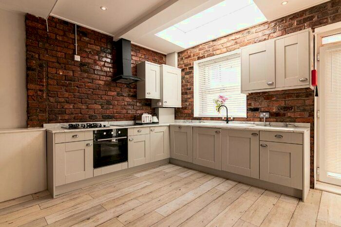 7 Bedroom Property To Rent In Woodcroft Road, Liverpool, L15