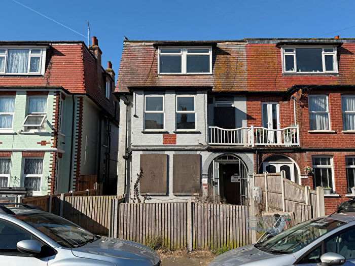 Semi-Detached House For Sale In Penfold Road, Clacton-on-sea, Essex, CO15