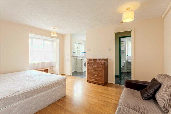 Apartment To Rent In Lowry Court, Stubbs Drive, London, SE16