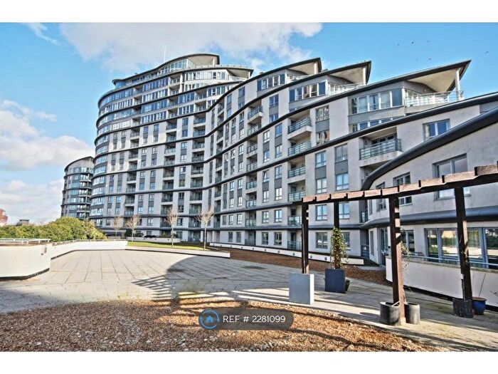 2 Bedroom Flat To Rent In Station Approach, Woking, GU22
