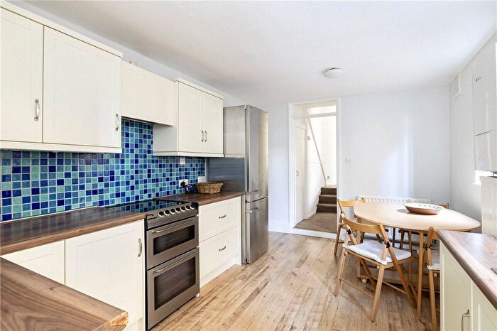 1 Bedroom Flat To Rent In Hambro Road, London, SW16