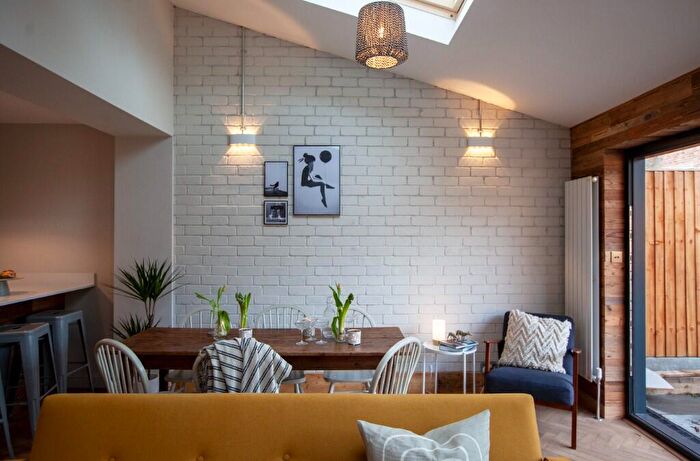 6 Bedroom Semi-Detached House To Rent In Northen Grove, Manchester, Greater Manchester, M20