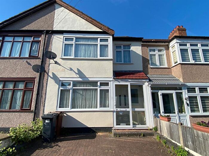 3 Bedroom Terraced House For Sale In Hamden Crescent, Dagenham, RM10