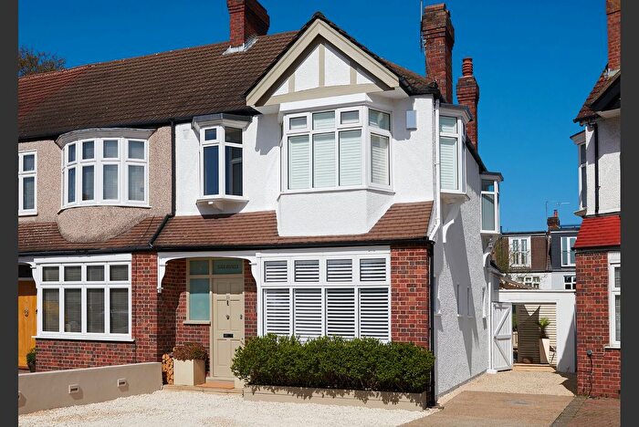 4 Bedroom End Of Terrace House For Sale In Oakway, Raynes Park, London, SW20