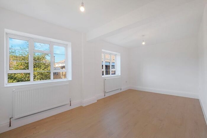 3 Bedroom Flat To Rent In Cherwell House, Church Street Estate, NW8
