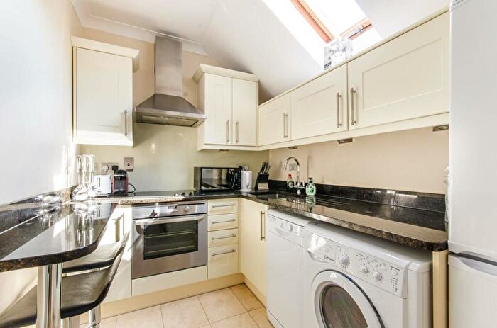 2 Bedroom Flat To Rent In Blenheim Road, High Barnet, Barnet, EN5