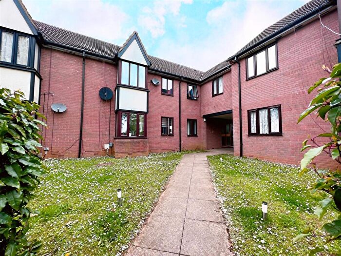 2 Bedroom Apartment For Sale In Petunia Court, Luton, LU3