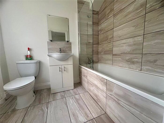 Terraced House To Rent In Sydenham Road, Croydon, CR0